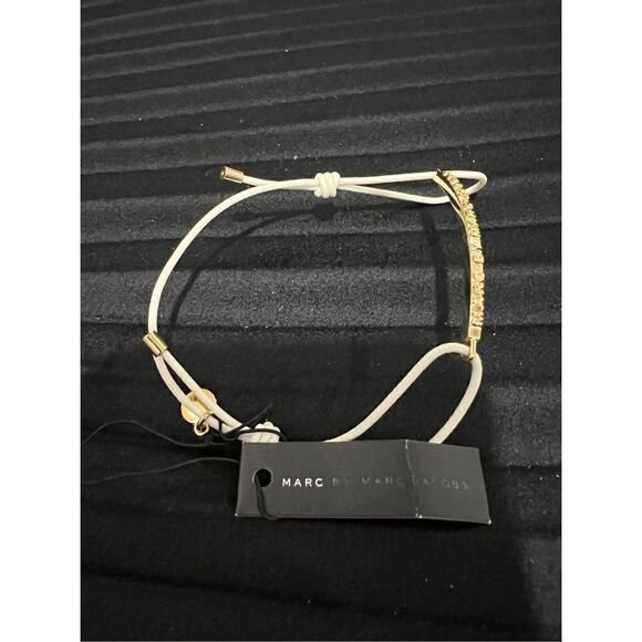 New Marc by Marc Jacobs STYLE: MO001 129A COLOR: 80028 CREAM gold bracelet - Picture 3 of 5